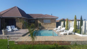 Гостиница Ebenezer Guesthouse Bluewater Bay  Порт-Элизабет